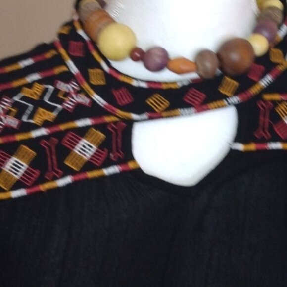 Boohoo girl's short-sleeve top w/Aztec design at top size 11/12 - Picture 2 of 7